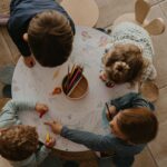 Ensemble Drawin’table + Lot de 2 tabourets – Home Edition