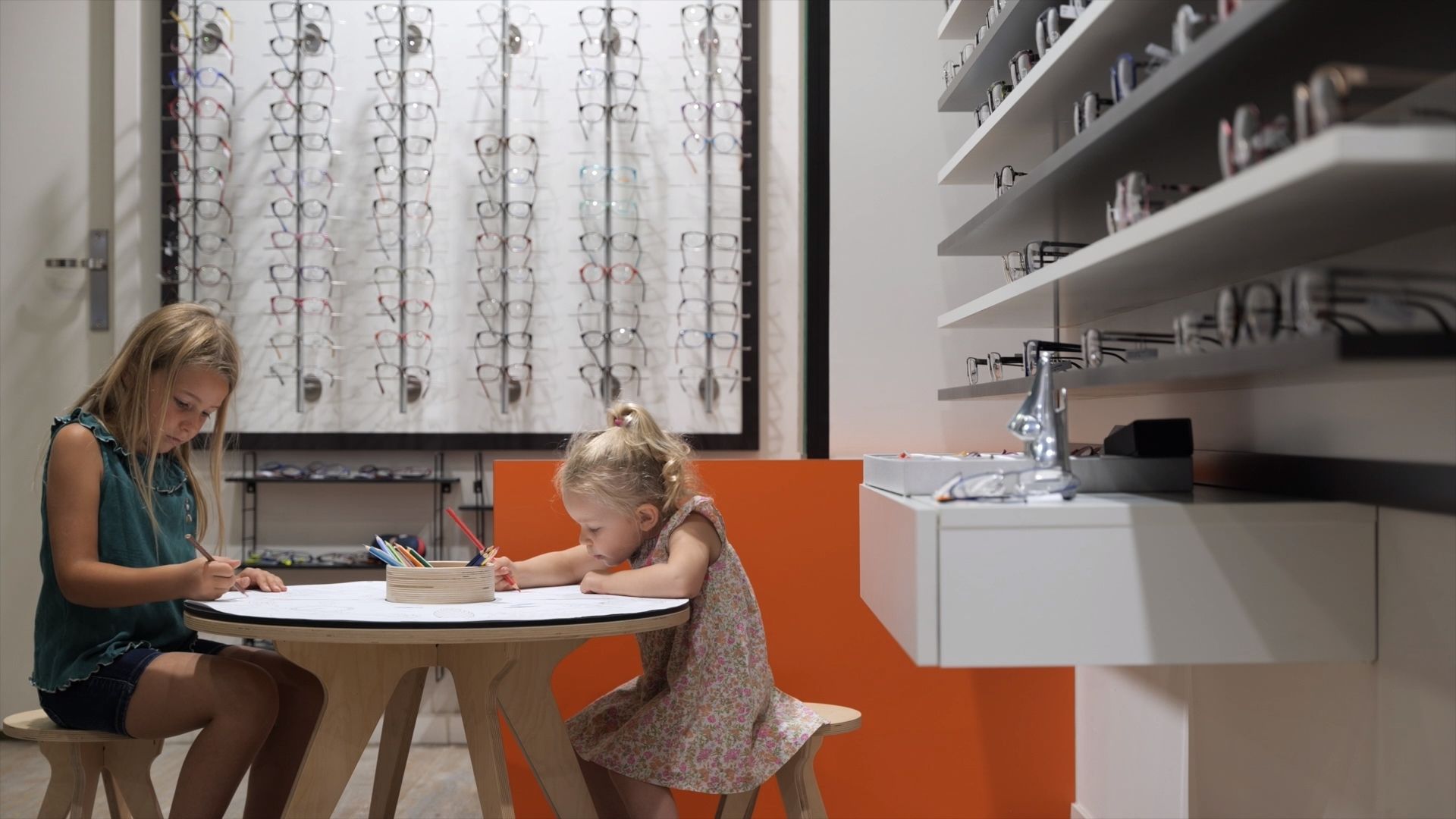 Children's play corner drawing table optician