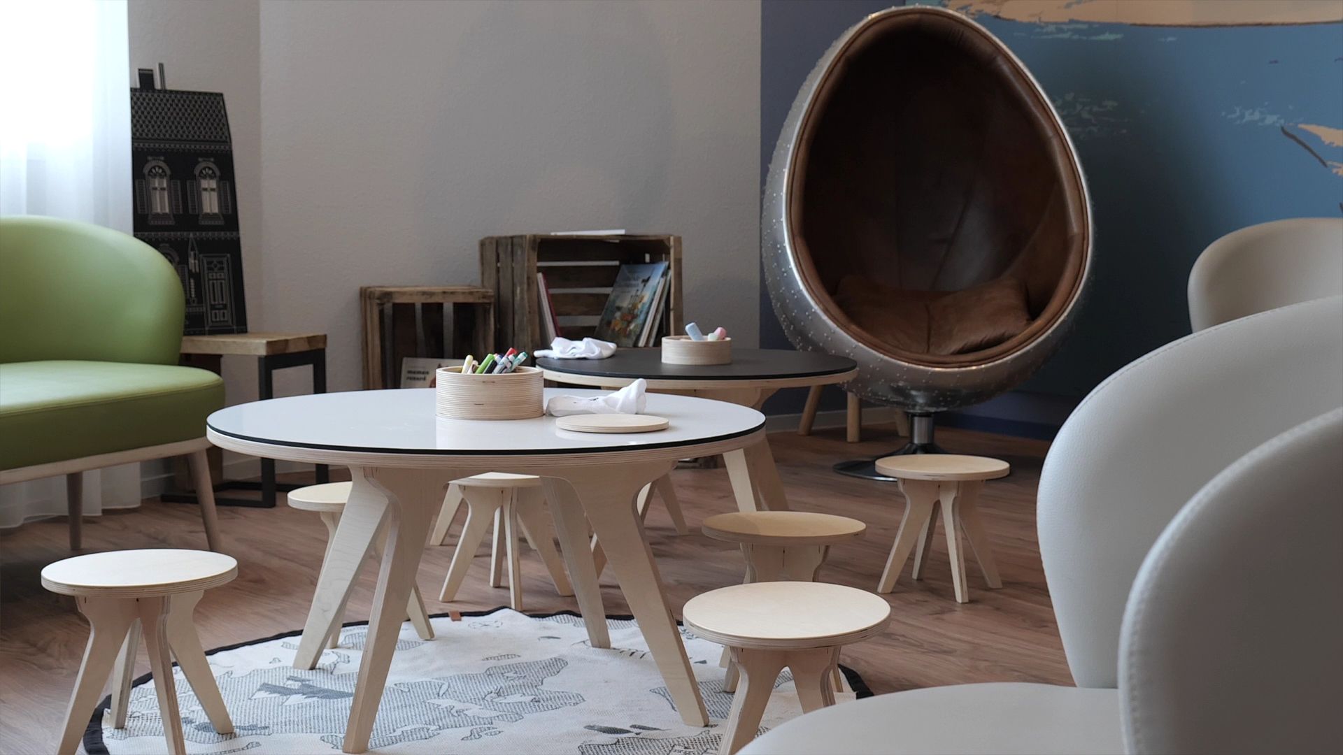 Aire de jeux pour enfants moderne et confortable.